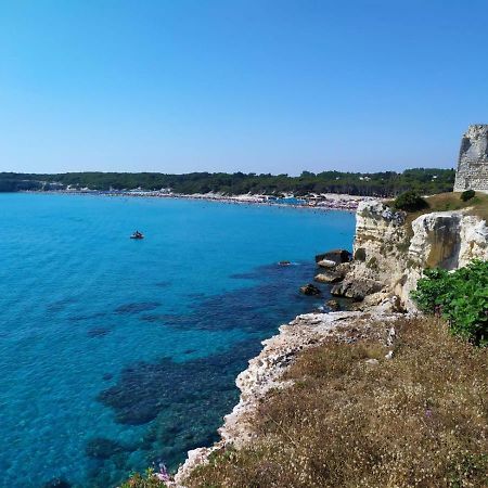 Villetta fronte mare Torre dell'Orso Esterno foto
