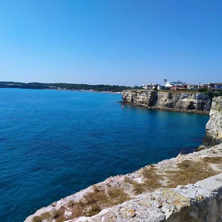 Villetta fronte mare Torre dell'Orso Esterno foto